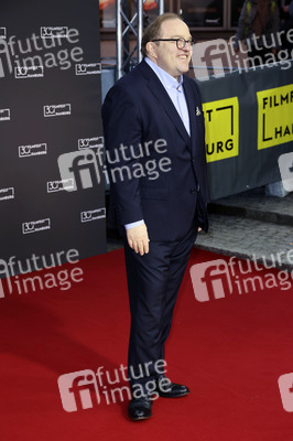 Festivaleröffnung und Filmpremiere 'Wir sind dann wohl die Angehörigen', Filmfest Hamburg 2022