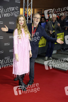 Festivaleröffnung und Filmpremiere 'Wir sind dann wohl die Angehörigen', Filmfest Hamburg 2022