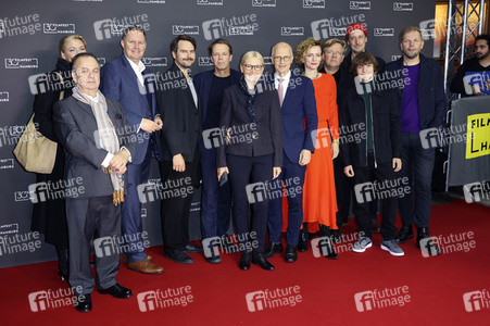 Festivaleröffnung und Filmpremiere 'Wir sind dann wohl die Angehörigen', Filmfest Hamburg 2022