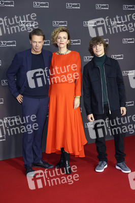 Festivaleröffnung und Filmpremiere 'Wir sind dann wohl die Angehörigen', Filmfest Hamburg 2022