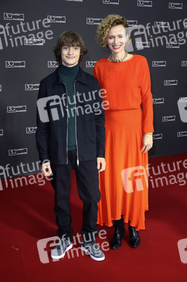 Festivaleröffnung und Filmpremiere 'Wir sind dann wohl die Angehörigen', Filmfest Hamburg 2022