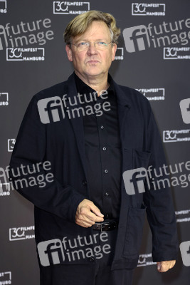 Festivaleröffnung und Filmpremiere 'Wir sind dann wohl die Angehörigen', Filmfest Hamburg 2022