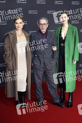 Festivaleröffnung und Filmpremiere 'Wir sind dann wohl die Angehörigen', Filmfest Hamburg 2022
