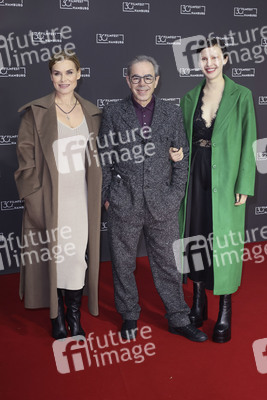 Festivaleröffnung und Filmpremiere 'Wir sind dann wohl die Angehörigen', Filmfest Hamburg 2022