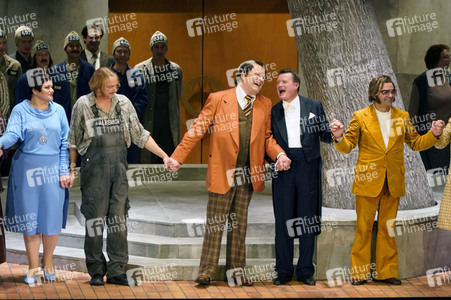 Opernpremiere 'Ring-Zyklus I: Das Rheingold' in Berlin