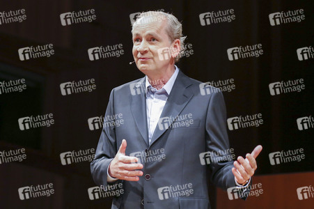 Lit.Cologne 2022 Spezial mit Ferdinand von Schirach in Köln
