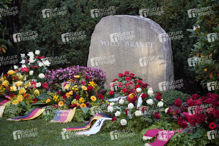 Kranzniederlegung am Grab von Willy Brandt in Berlin