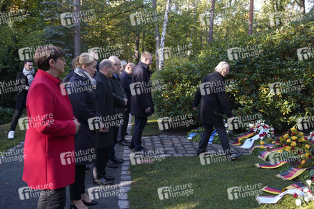 Kranzniederlegung am Grab von Willy Brandt in Berlin