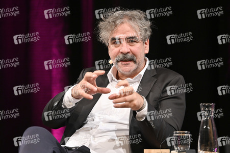 Lit.Cologne 2022 Spezial mit Michel Friedmann, Deniz Yücel und Nina Kunzendorf in Köln