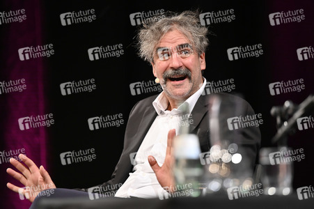 Lit.Cologne 2022 Spezial mit Michel Friedmann, Deniz Yücel und Nina Kunzendorf in Köln