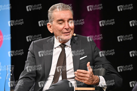 Lit.Cologne 2022 Spezial mit Michel Friedmann, Deniz Yücel und Nina Kunzendorf in Köln