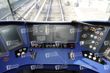 Fototermin mit Franziska Giffey bei der Sonderfahrt auf der S-Bahnlinie S 8 in Berlin