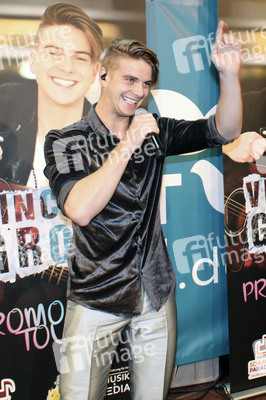 Autogrammstunde mit Vincent Gross in Halle