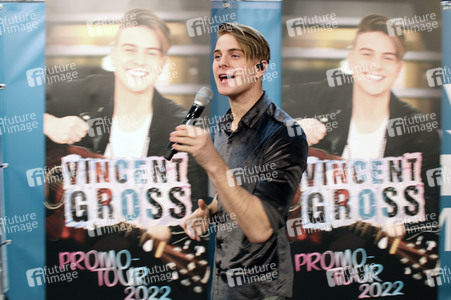 Autogrammstunde mit Vincent Gross in Halle