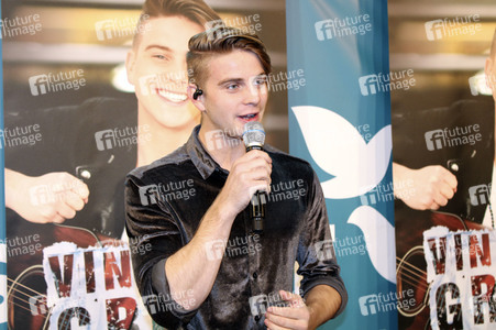 Autogrammstunde mit Vincent Gross in Halle