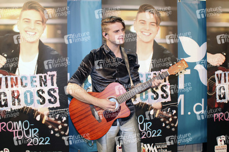 Autogrammstunde mit Vincent Gross in Halle