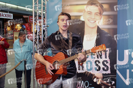 Autogrammstunde mit Vincent Gross in Halle