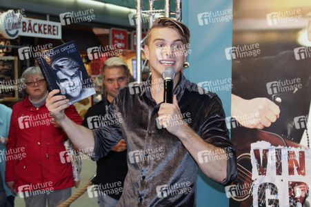 Autogrammstunde mit Vincent Gross in Halle