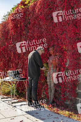 NATURE ART: Red Color Wall Bodypainting