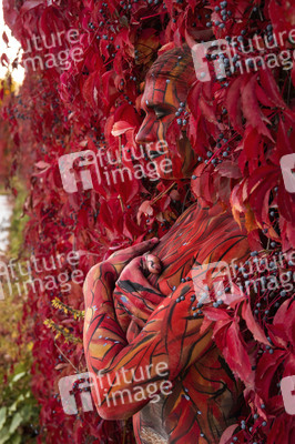 NATURE ART: Red Color Wall Bodypainting
