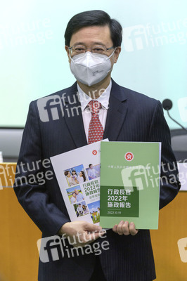 Pressekonferenz mit John Lee Ka-chiu in Hongkong