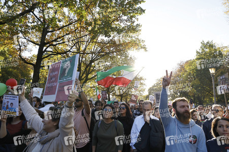 Großdemonstration für Solidarität mit den Demonstranten im Iran in Berlin