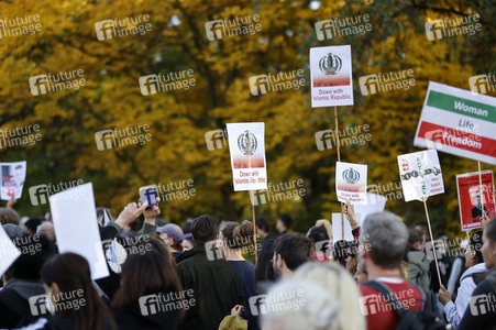 Großdemonstration für Solidarität mit den Demonstranten im Iran in Berlin