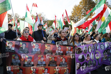 Großdemonstration für Solidarität mit den Demonstranten im Iran in Berlin