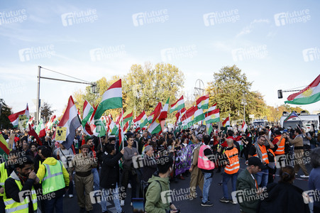 Großdemonstration für Solidarität mit den Demonstranten im Iran in Berlin