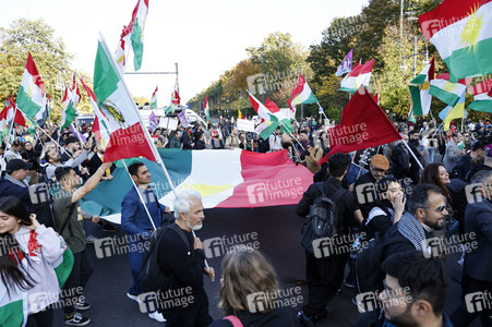 Großdemonstration für Solidarität mit den Demonstranten im Iran in Berlin