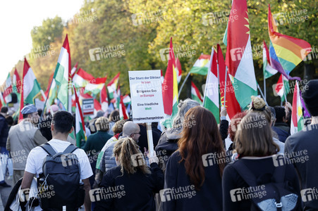 Großdemonstration für Solidarität mit den Demonstranten im Iran in Berlin