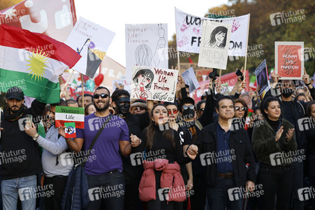 Großdemonstration für Solidarität mit den Demonstranten im Iran in Berlin