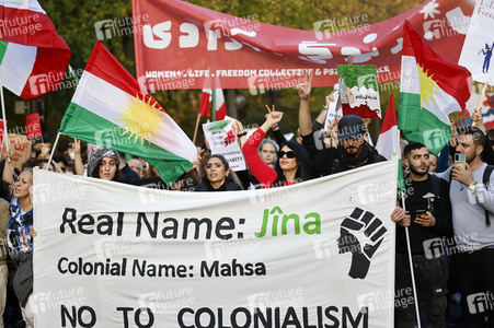 Großdemonstration für Solidarität mit den Demonstranten im Iran in Berlin