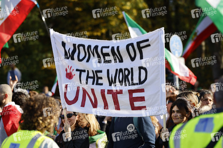 Großdemonstration für Solidarität mit den Demonstranten im Iran in Berlin