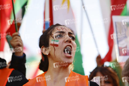 Großdemonstration für Solidarität mit den Demonstranten im Iran in Berlin
