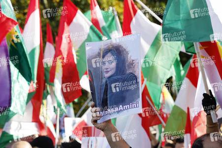Großdemonstration für Solidarität mit den Demonstranten im Iran in Berlin