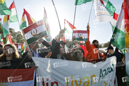 Großdemonstration für Solidarität mit den Demonstranten im Iran in Berlin