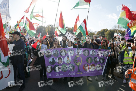 Großdemonstration für Solidarität mit den Demonstranten im Iran in Berlin