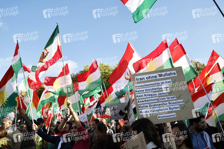 Großdemonstration für Solidarität mit den Demonstranten im Iran in Berlin