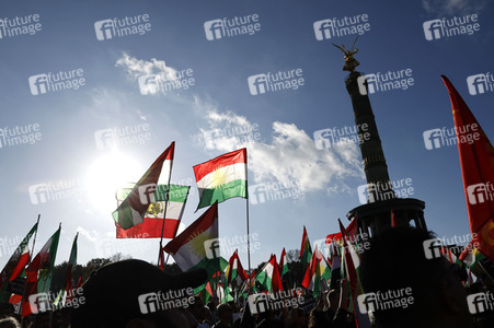 Großdemonstration für Solidarität mit den Demonstranten im Iran in Berlin