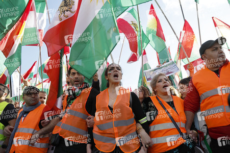 Großdemonstration für Solidarität mit den Demonstranten im Iran in Berlin