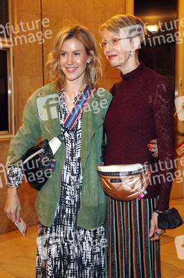 Theaterpremiere 'Marie-Antoinette oder Kuchen für alle!' in Berlin