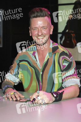 Autogrammstunde mit Ben Zucker in Hamburg