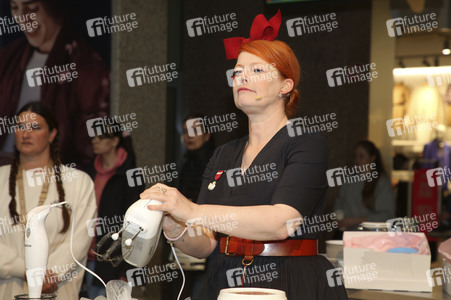 Enie van de Meiklokjes im AEZ Hamburg