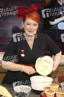 Enie van de Meiklokjes im AEZ Hamburg