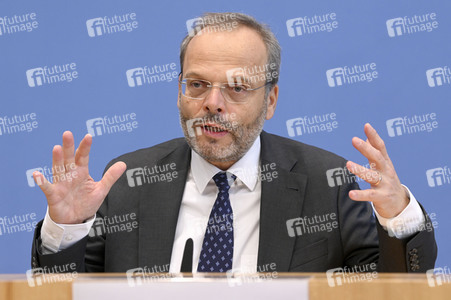 Bundespressekonferenz Antisemitismus stoppen in Berlin