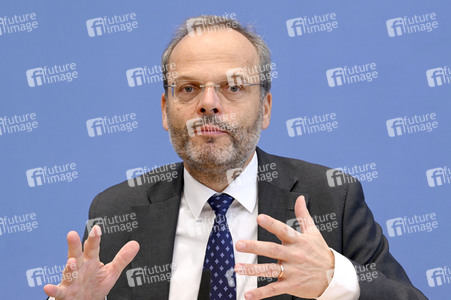 Bundespressekonferenz Antisemitismus stoppen in Berlin