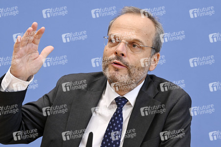 Bundespressekonferenz Antisemitismus stoppen in Berlin