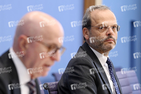 Bundespressekonferenz Antisemitismus stoppen in Berlin