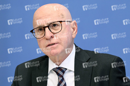 Bundespressekonferenz Antisemitismus stoppen in Berlin